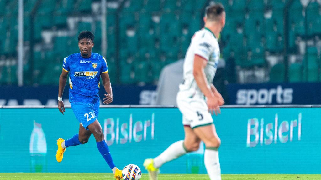 Vignesh Dakshinamurthy in action against Mohun Bagan SG.