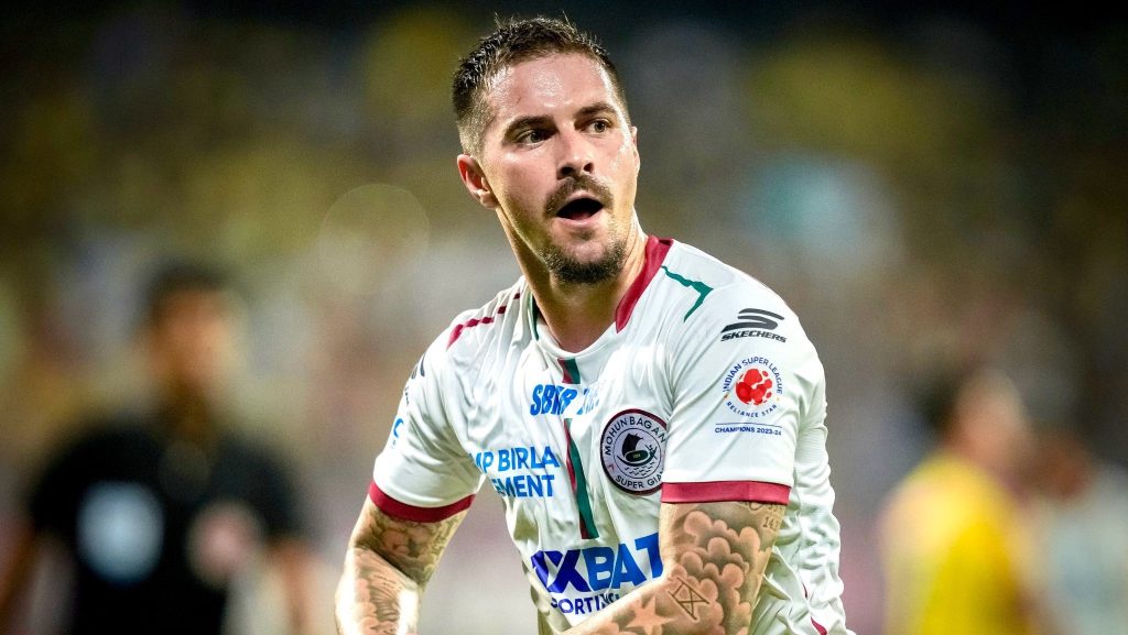 Jamie Maclaren celebrating his goal against Kerala Blasters.
