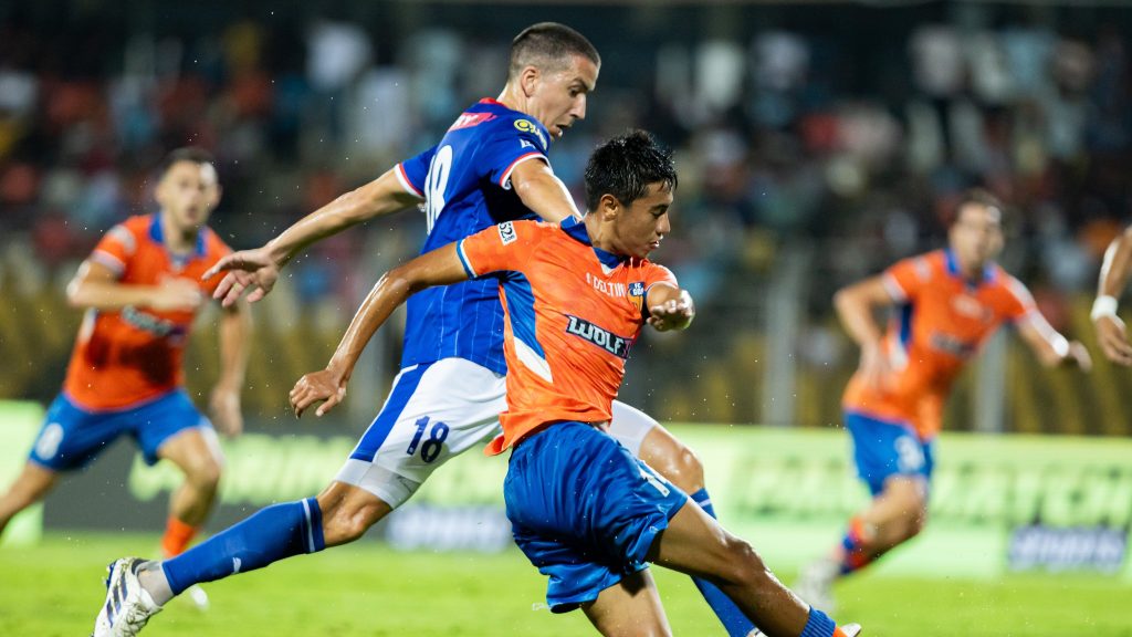 Fc Goa midfielder Ayush Chhetri and Bengaluru FC midfielder Pedro Capo contesting for the ball. 