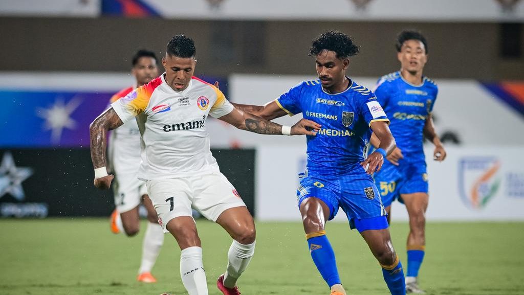 Vibin Mohanan and Richard Celis battling for the ball in the middle of the park!