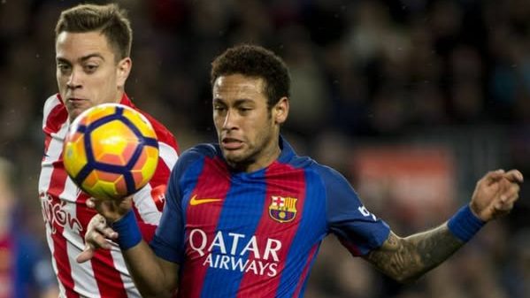 Kerala Blasters' new Spanish defender Juan Rodríguez in action against Neymar