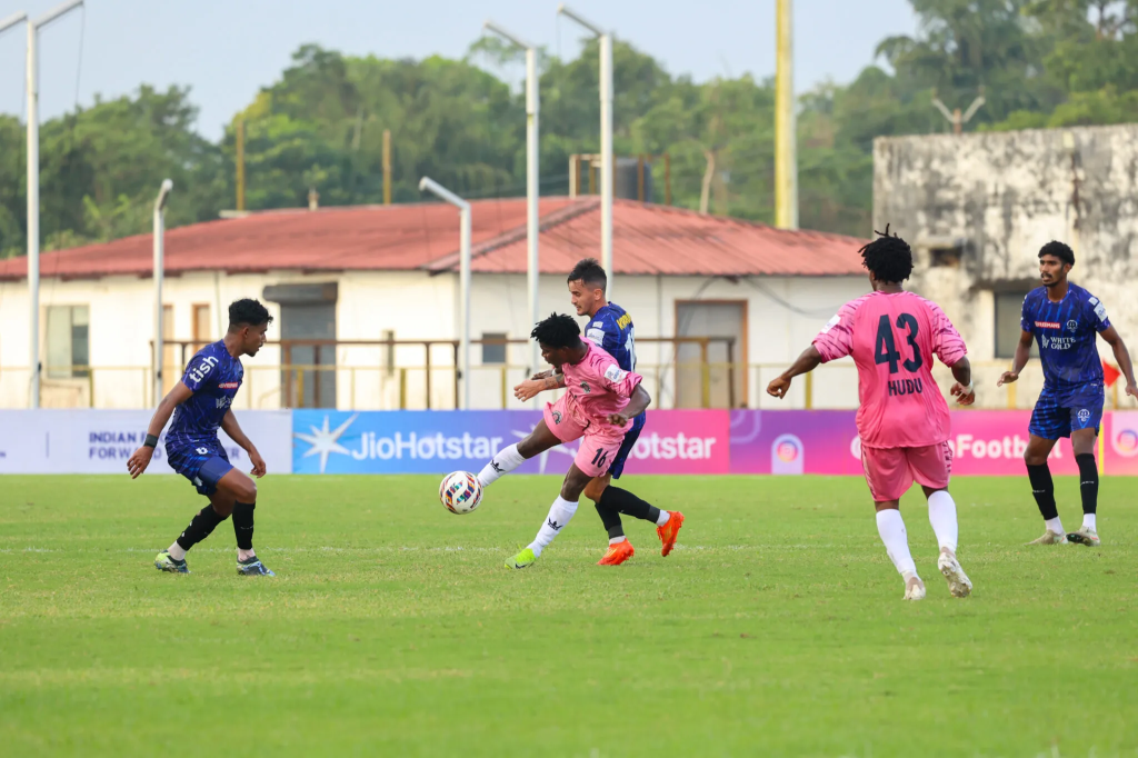 Ebenezer Amoh (Kings) and Abdul-Halik Hudu of Rajasthan United in action against Kerala Blasters
