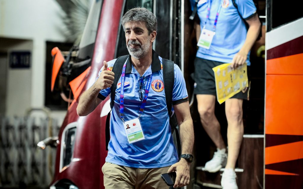 East Bengal FC head coach Oscar Bruzon