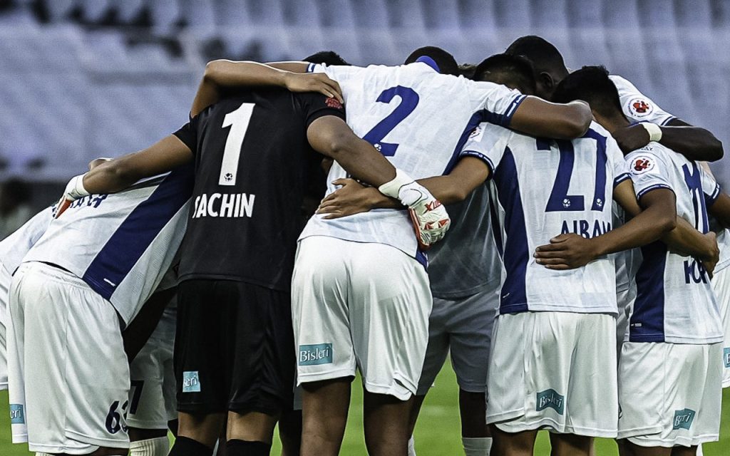 Kerala Blasters players in huddle against Mohun Bagan in ISL 2025-26