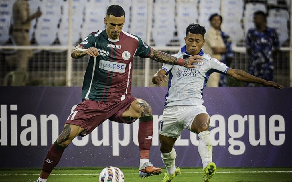 Kerala Blasters winger Korou Singh and Mohun Bagan defender Alberto Rodriguez in action