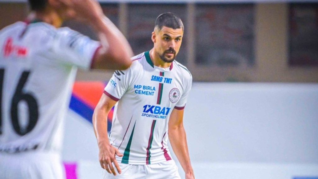 Nuno Reis playing for Mohun Bagan in the 2025 Super Cup.