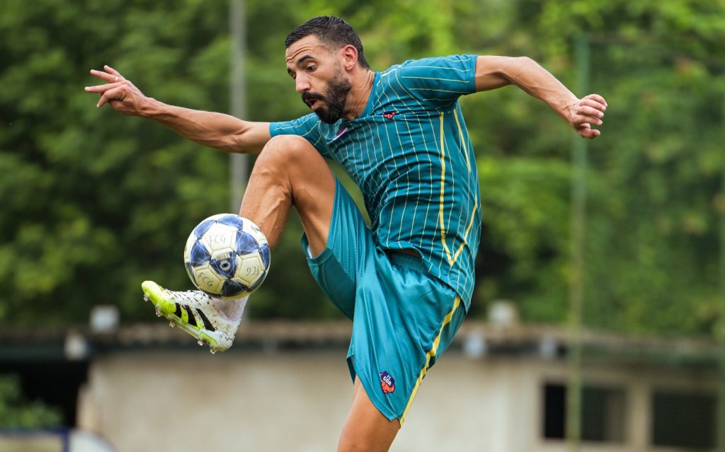 Alex Vallejo in training with FC Goa