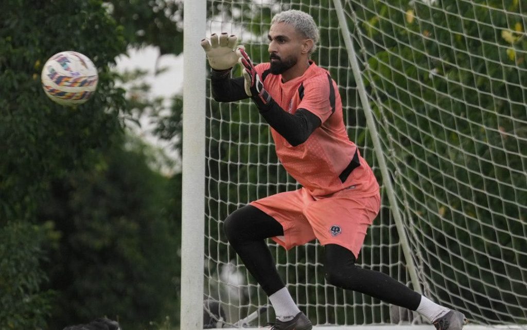 Amrinder Singh in action for Kerala Blaster FC